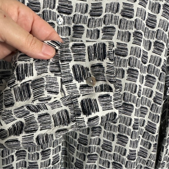 Rock Flower Paper sz M blouse, black/white graphic design, office, fall, date - Picture 4 of 5